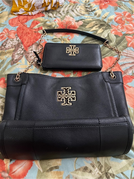 Tory Burch Handbags - Tory Burch Black Pebbled Leather Shoulder Bag with Gold Logo and Wristlet